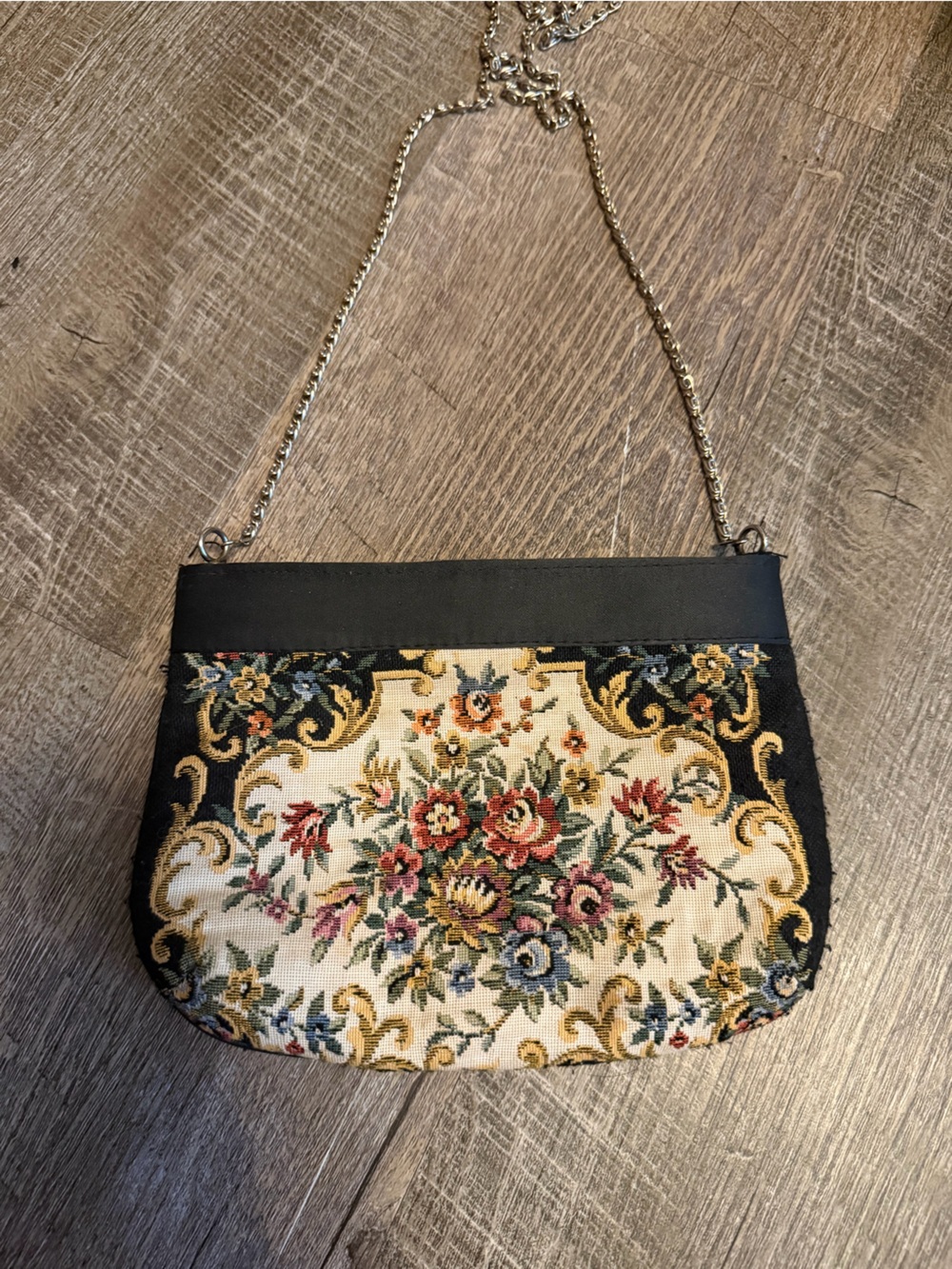 Vintage-Inspired Floral Tapestry Chain Shoulder Clutch - Black Multi